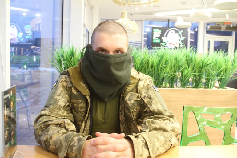 3. 32 yaşındaki Johnny, Ukrayna silahlı kuvvetlerinde yer alan bir Rus birimi olan Sibirya taburuna katılmadan önce fitness eğitmeniydi.