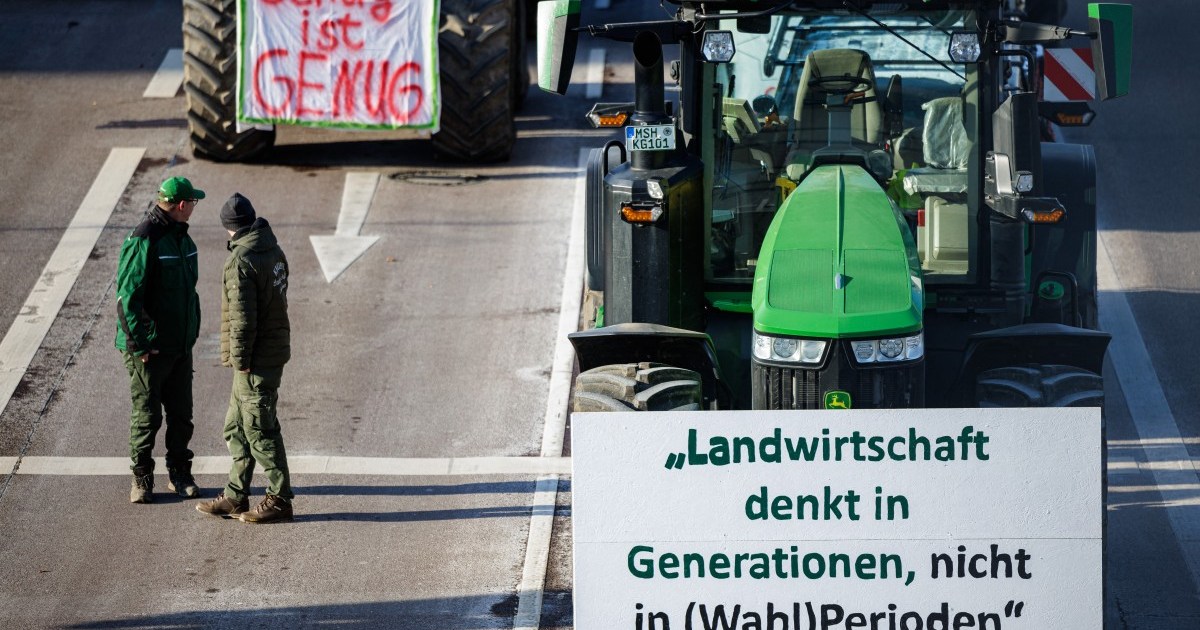Farmers stage tractor blockades across Germany | Protests News