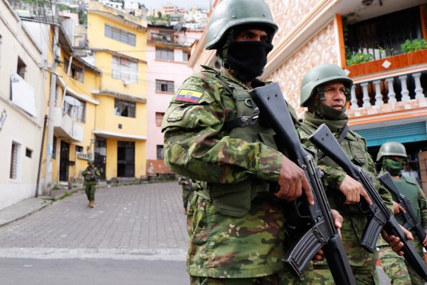Еквадор „в състояние на война“ срещу терористичната кампания на наркокартелите
