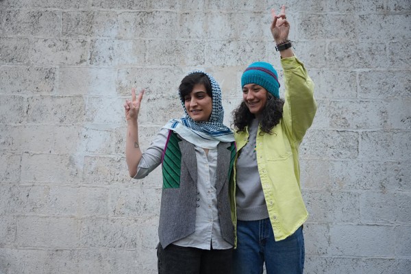 Иран заведе дело срещу журналисти с хиджаб ден след временното им освобождаване