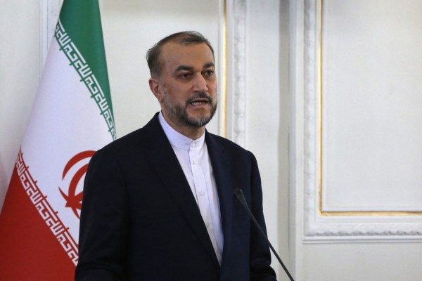 Техеран „никога не се е стремял“ да разшири войната в региона, казва външният министър на Иран