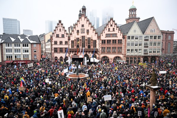 Десетки хиляди хора се събраха в цяла Германия за да