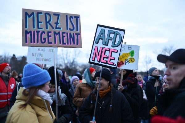 Стотици хиляди протестират срещу крайната десница в Германия