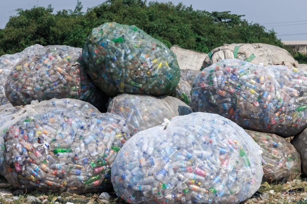 Забраната на Лагос за стиропор и пластмаси предизвиква аплодисменти и безпокойство