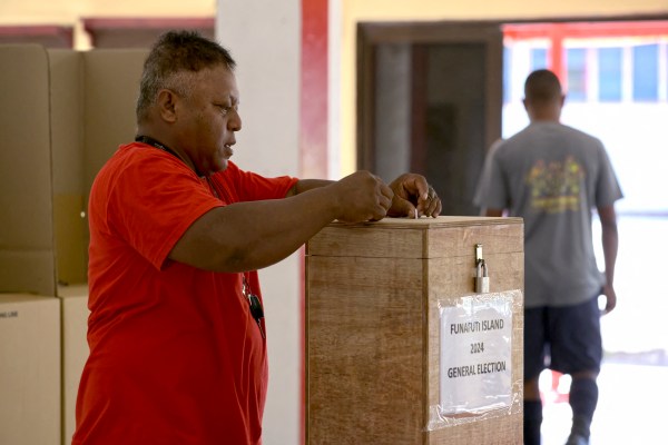 Малката тихоокеанска островна държава Тувалу гласува на национални избори които