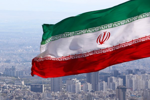 Иран привика британския посланик в Техеран за да протестира срещу