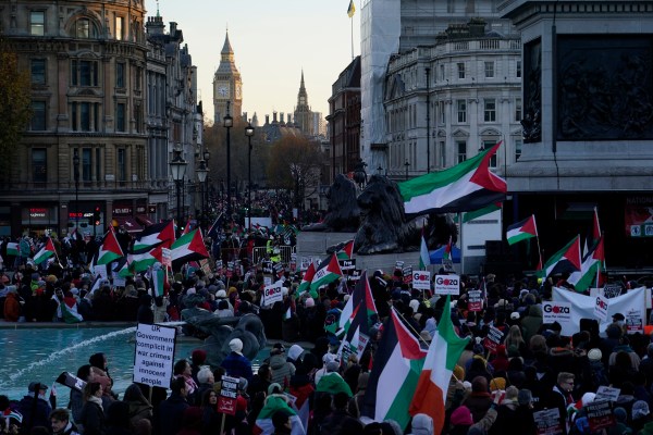 „Напълно отчуждени“: Британските мюсюлмани за труда, позицията на Торите относно войната в Газа