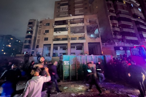 „Израелско предупреждение“: Бомбардировката в Бейрут предизвиква гняв и страх в Ливан