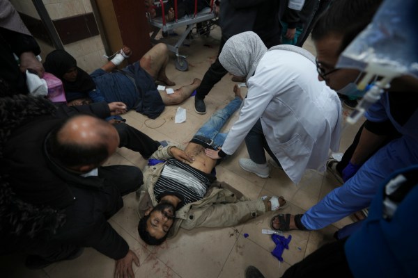 Стотици изчезнали от болница Ал-Акса в Газа на фона на израелските бомбардировки