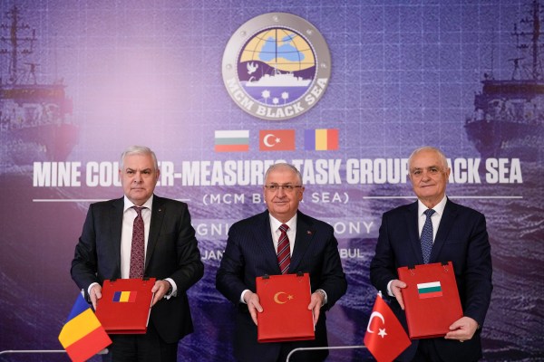 Съюзниците в НАТО Турция, Румъния и България подписаха споразумение за разчистване на мини в Черно море