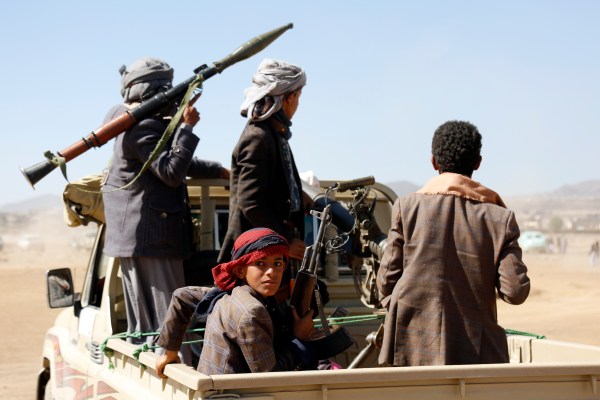 Пратеникът на ООН предупреждава за „опасен“ цикъл на ескалация в разкъсания от война Йемен