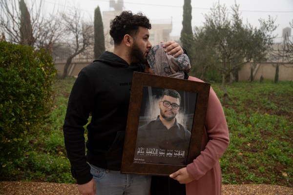 „Не мога да спра“: семейството на американски тийнейджър търси неуловима справедливост за убийството на Западния бряг