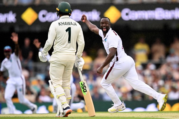 Крикет: Западна Индия победи Австралия с осем ръна в теста в Бризбейн