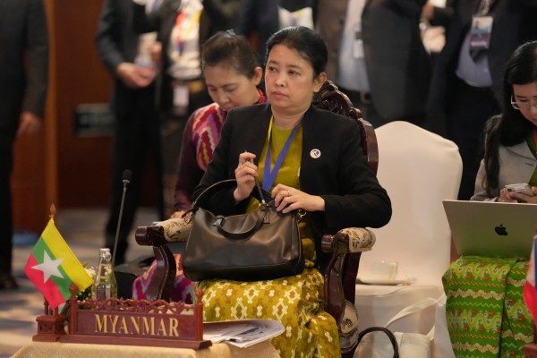 Външните министри от Югоизточна Азия призоваха за притежавано и ръководено