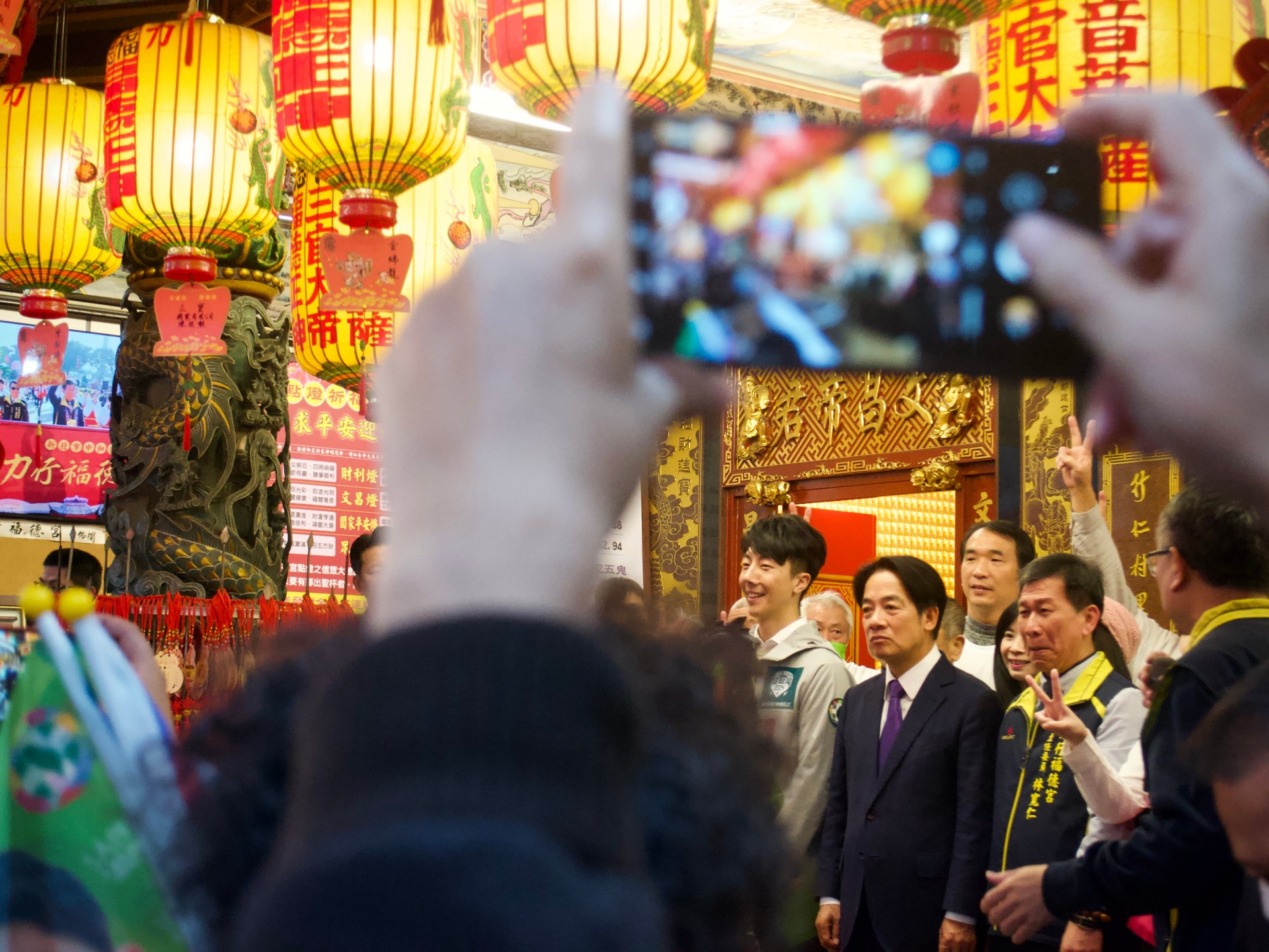 Why temples are a top campaign stop in Taiwan’s election | Elections News