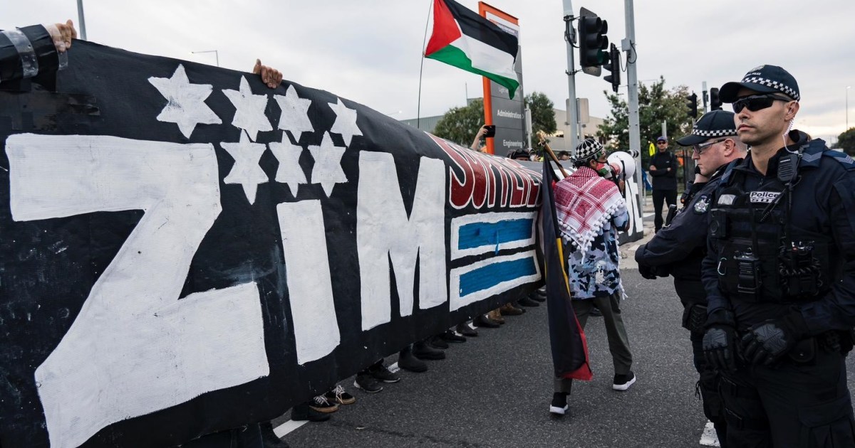 Protesters block access to Israeli cargo ship in Melbourne | Israel War on Gaza