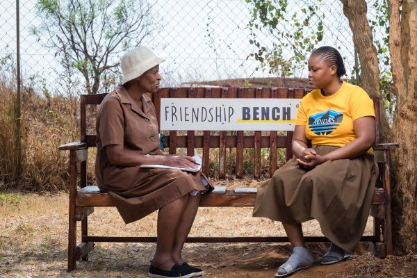 Как бабите-консултанти от Зимбабве предотвратяват криза на психичното здраве