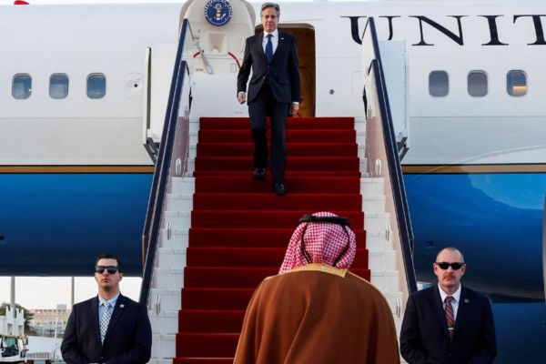 Държавният секретар на САЩ Антъни Блинкен се завръща в Близкия