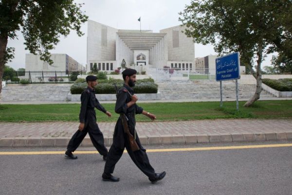Върховният съд на Пакистан отмени доживотната забрана за заемане на