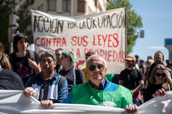 Жилищните битки в Испания: пенсионер, превърнал се в активист, се бори с изгонванията