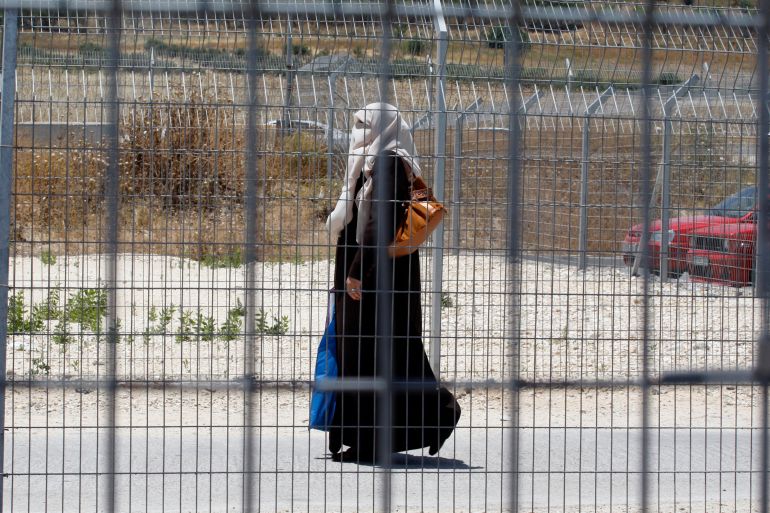 A Palestinian woman passes through the Hawara checkpoint near the West Bank city of Nablus June 3, 2009.