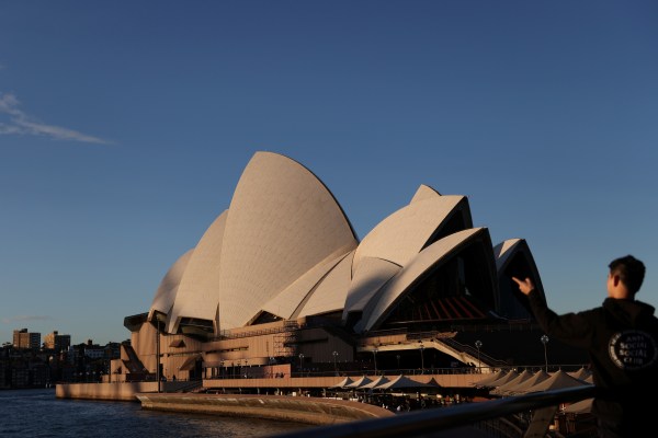 Четирима души бяха ударени от мълния близо до Операта в Сидни в Австралия