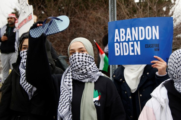 Посещението на Джо Байдън в Мичиган подчертава разрива с арабската американска общност