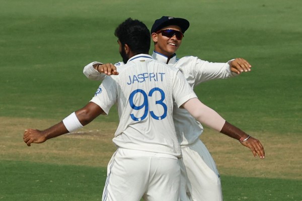 Ашвин и Бумра насочват Индия към изравняваща серия победа в теста над Англия