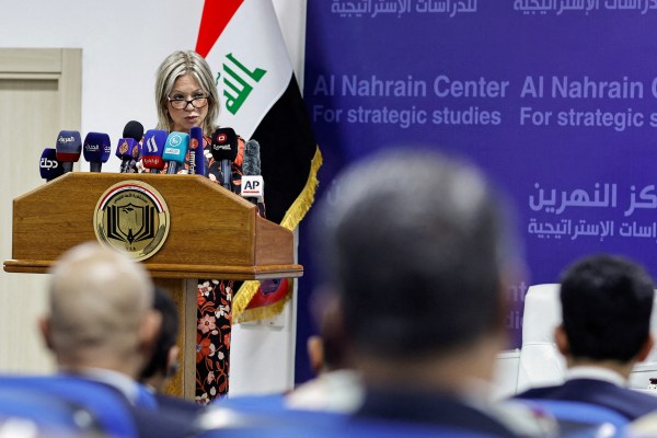 Пратеникът на ООН в Ирак ще се оттегли в края на май, казва, че страната е „на острието на ножа“