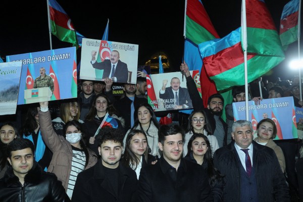 Наблюдатели на социологическо проучване казват, че президентските избори в Азербайджан са били помрачени от нередности