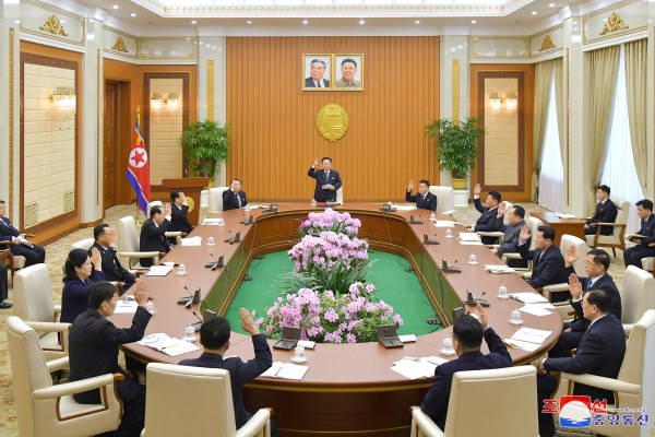 Парламентът на Северна Корея гласува за премахване на всички споразумения