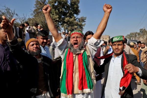 Привържениците на партията на бившия премиер на Пакистан Имран Хан