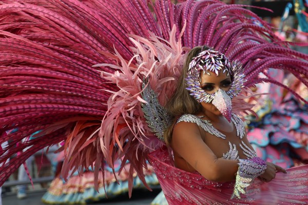 Карнавалната феерия започва в Бразилия