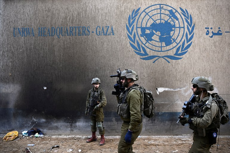 Soldados israelenses operam próximo à sede da UNRWA, em meio ao conflito em curso entre Israel e o grupo islâmico palestino Hamas, na Faixa de Gaza, 8 de fevereiro de 2024. REUTERS/Dylan Martinez NOTA DO EDITOR: AS FOTOGRAFIAS DA REUTERS FORAM REVISADAS PELA IDF COMO PARTE DO CONDIÇÕES DA INTEGRAÇÃO.  NENHUMA FOTO FOI REMOVIDA IMAGENS TPX DO DIA