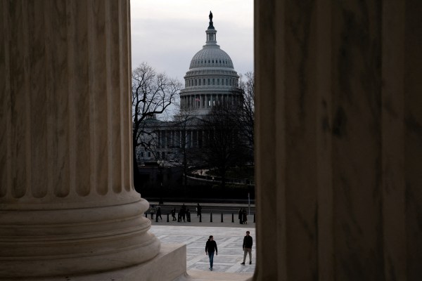 Законодателите в Сената на Съединените щати приеха законопроект за разходи