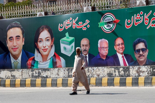 Сделката с пакистанското правителство е договорена въпреки съпротивата на PTI на Имран Хан