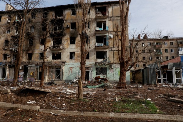 Украинските войски се изтеглят от фронтовия град Авдиевка, казва началникът на армията