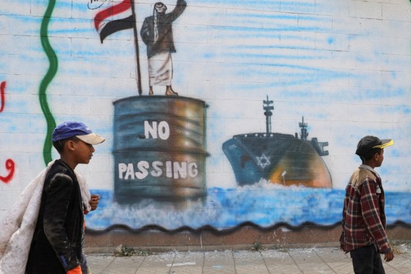 Хусите нареждат „забрана“ на кораби, свързани с Израел, САЩ и Обединеното кралство, в Червено море