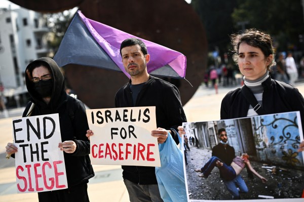 Израелците, които искат прекратяване на огъня във войната на тяхната страна срещу Газа
