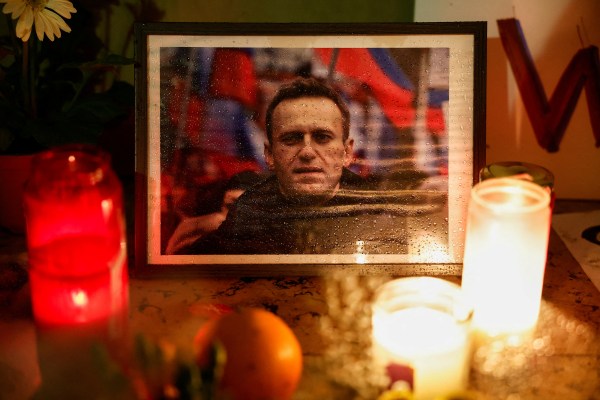 Погребението на руския опозиционен лидер Алексей Навални който почина по рано