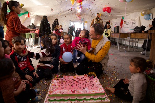 Афраа, „бебе-чудо“ от земетресението в Сирия, става на годинка