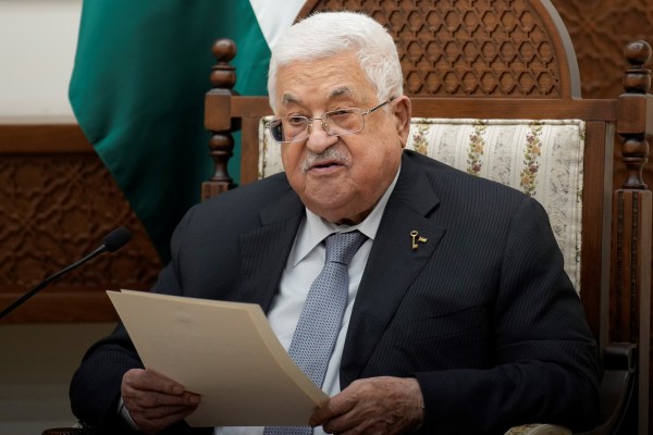 Палестинският президент Махмуд Абас пристигна в Доха за преговори за