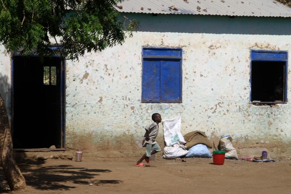 Затъмнението на мрежата прекъсва комуникациите за милиони в разкъсвания от война Судан