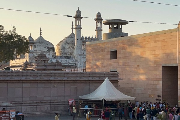 В избирателния район на Моди, Варанаси, следващият спор между храм и джамия в Индия избухва
