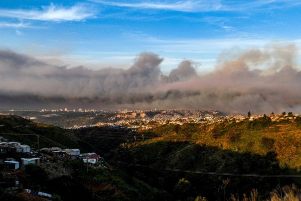 Чили обяви извънредно положение заради бушуващите горски пожари