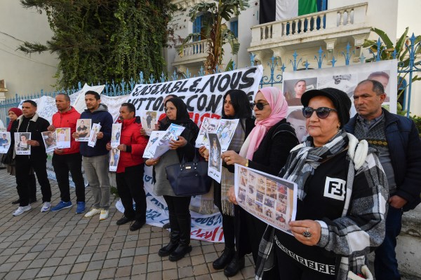 В Тунис семействата на изчезналия Ел Ханча се борят да ги намерят