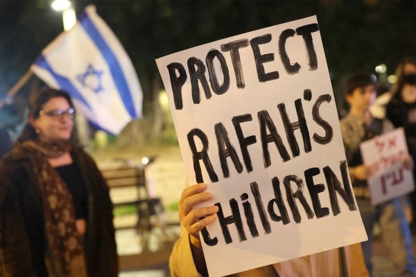 Какво стои зад заплахата на Израел да атакува Рафах?