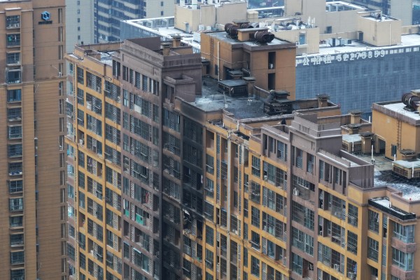 Най-малко 15 загинаха при пожар в жилищен блок в Нанкин в Китай