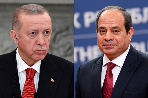 Турция и Египет се стремят да удължат дипломатическото размразяване на срещата на върха в Кайро