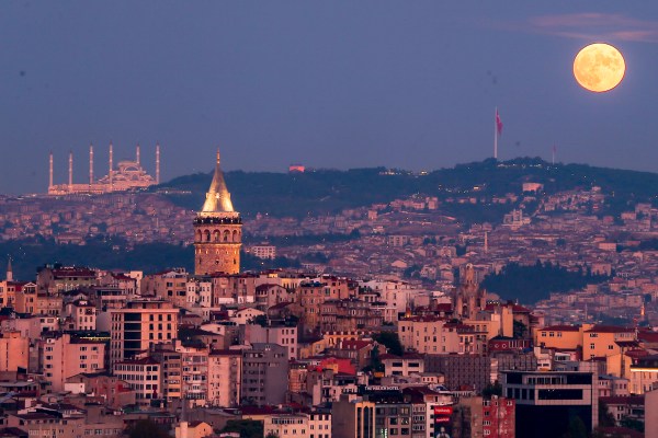 Истанбул, Турция – Треска от земетресение обхвана Истанбул след миналогодишното